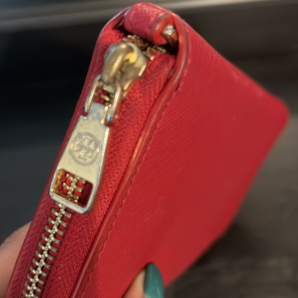 Tory Burch Red Leather Robinson Zip Around Wallet - Picture 10 of 10